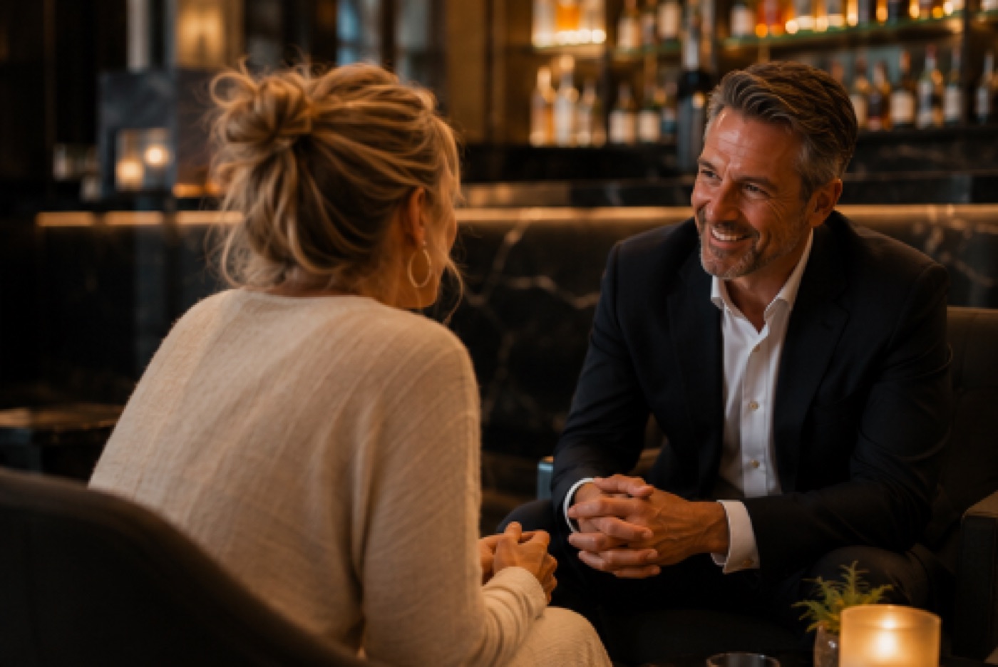 Miriam Herten in conversation with a client